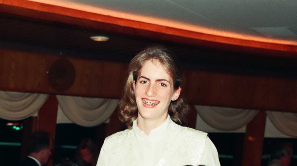 Valeska Paris at work as a waitress 1999